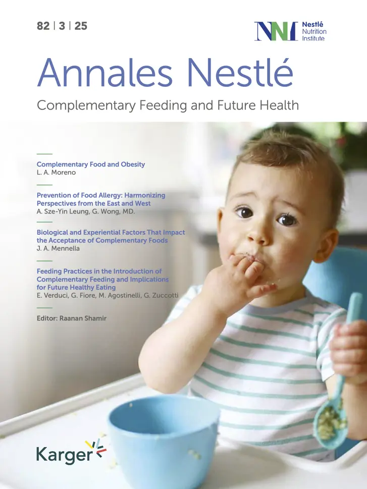 תמונת פעוט אוכל מוצקים באופן עצמאי 